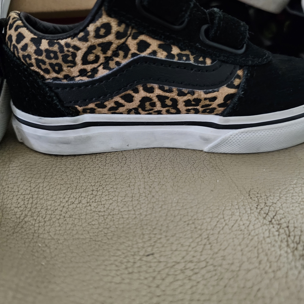 Vans Kids Sneakers with Leopard and Black Design Super Cute